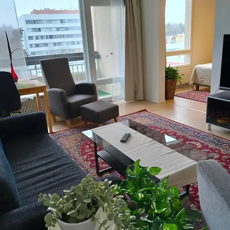 Centrally-located Next To Shopping Center & Metro Appartamento *