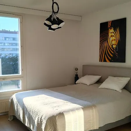 Centrally-located Next To Shopping Center & Metro Appartamento *